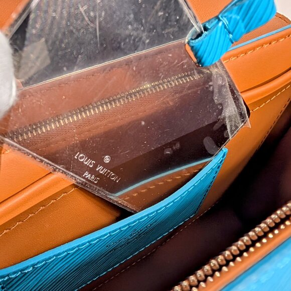 Louis Vuitton Cyan Blue Twist MM Bag in Epi Leather - Picture 10 of 16